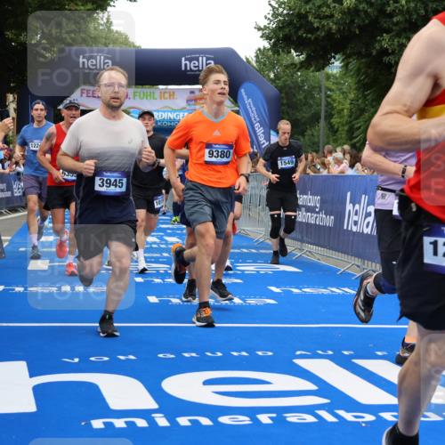 29.06.2025 - hella hamburg halbmarathon Strokosch-Dieckow http://msf.ph/oto/8517235 29.06.2025 10:55:07 Ziel 1549, 1628, 2119, 2448, 2884, 3041, 3791, 3945, 4249, 4903, 4938, 6355, 6891, 8691, 8973, 9060, 9361, 9380, 10188, 10191, 10192, 10582, 11333, 11747, 11976, 12248, 12961, 13297, 14750, 14834, 14948, 15126, 15854, 15879, 16108, 16521, 16630, 17803, 17842, 18031, 18966 meine-sportfotos.de