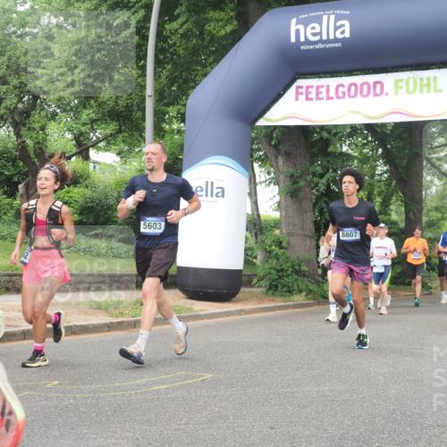 29.06.2025 - hella hamburg halbmarathon KatJ http://msf.ph/oto/8517277 29.06.2025 10:47:57 Zwischen KM18-KM19 3740, 5602, 5603, 5708, 6580, 7006, 7757, 8154, 8422 meine-sportfotos.de