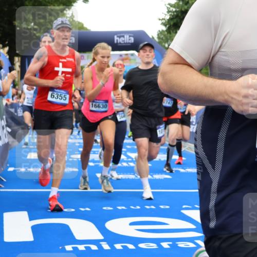 29.06.2025 - hella hamburg halbmarathon Strokosch-Dieckow http://msf.ph/oto/8517278 29.06.2025 10:55:08 Ziel 1549, 1628, 2119, 2448, 2884, 3041, 3791, 3945, 4903, 4938, 6355, 6891, 8691, 8973, 9060, 9361, 9380, 10188, 10191, 10192, 10582, 11333, 11747, 11976, 12248, 12961, 13297, 14750, 14834, 14948, 15126, 15854, 15879, 16108, 16521, 16630, 17803, 17842, 18031, 18966 meine-sportfotos.de