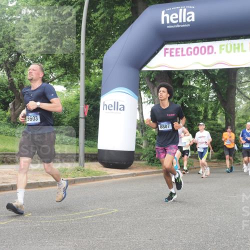 29.06.2025 - hella hamburg halbmarathon KatJ http://msf.ph/oto/8517293 29.06.2025 10:47:57 Zwischen KM18-KM19 3740, 5602, 5603, 5708, 6580, 7006, 7757, 8154, 8422 meine-sportfotos.de