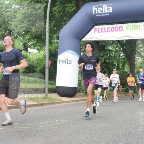 29.06.2025 - hella hamburg halbmarathon KatJ http://msf.ph/oto/8517302 29.06.2025 10:47:57 Zwischen KM18-KM19 3740, 5602, 5603, 5708, 6580, 7006, 7757, 8154, 8422 meine-sportfotos.de