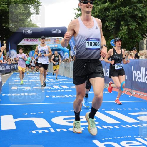 29.06.2025 - hella hamburg halbmarathon Strokosch-Dieckow http://msf.ph/oto/8517353 29.06.2025 10:55:12 Ziel 1549, 1628, 2119, 2448, 3041, 3945, 4903, 5643, 6355, 6723, 6891, 8973, 9361, 9380, 10188, 10191, 10192, 10263, 10582, 11184, 11747, 11976, 12248, 12526, 12961, 13470, 14834, 15854, 16108, 16521, 16630, 18031, 18290, 18380, 18531, 18966 meine-sportfotos.de
