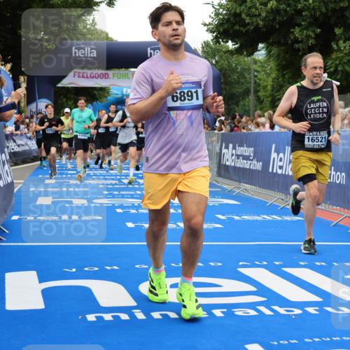 29.06.2025 - hella hamburg halbmarathon Strokosch-Dieckow http://msf.ph/oto/8517399 29.06.2025 10:55:15 Ziel 1549, 1628, 2119, 2448, 3041, 4189, 4903, 5287, 5643, 6355, 6723, 6891, 8487, 8973, 9361, 10188, 10191, 10192, 10263, 10582, 11184, 11747, 12248, 12526, 13236, 13470, 14834, 15854, 16108, 16521, 16985, 18031, 18290, 18380, 18531, 18966 meine-sportfotos.de