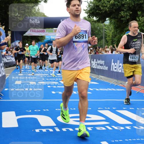 29.06.2025 - hella hamburg halbmarathon Strokosch-Dieckow http://msf.ph/oto/8517406 29.06.2025 10:55:15 Ziel 1549, 1628, 2119, 2448, 3041, 4189, 4903, 5287, 5643, 6355, 6723, 6891, 8487, 8973, 9361, 10188, 10191, 10192, 10263, 10582, 11184, 11747, 12248, 12526, 13236, 13470, 14834, 15854, 16108, 16521, 16985, 18031, 18290, 18380, 18531, 18966 meine-sportfotos.de