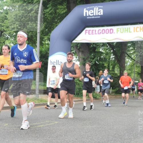 29.06.2025 - hella hamburg halbmarathon KatJ http://msf.ph/oto/8517425 29.06.2025 10:48:02 Zwischen KM18-KM19 3400, 5602, 5603, 6708, 7757 meine-sportfotos.de