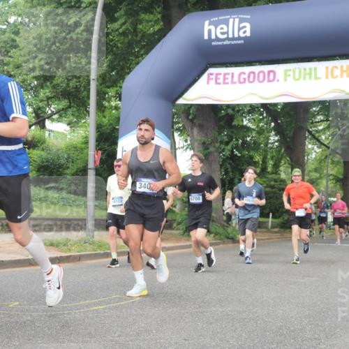 29.06.2025 - hella hamburg halbmarathon KatJ http://msf.ph/oto/8517439 29.06.2025 10:48:02 Zwischen KM18-KM19 3400, 5602, 5603, 6708, 7757 meine-sportfotos.de
