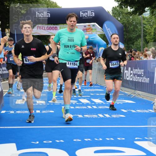 29.06.2025 - hella hamburg halbmarathon Strokosch-Dieckow http://msf.ph/oto/8517452 29.06.2025 10:55:18 Ziel 1130, 2771, 4189, 4903, 5287, 5643, 6723, 6891, 6938, 8487, 8973, 10188, 10263, 10582, 11184, 12526, 13234, 13236, 13470, 15854, 16521, 16985, 17603, 17940, 18031, 18290, 18380, 18531, 18966 meine-sportfotos.de