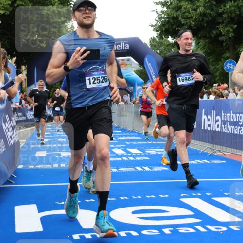 29.06.2025 - hella hamburg halbmarathon Strokosch-Dieckow http://msf.ph/oto/8517521 29.06.2025 10:55:20 Ziel 1130, 2252, 2771, 4189, 4951, 5287, 5643, 6723, 6891, 6938, 8487, 8973, 10188, 10263, 11184, 12526, 13234, 13236, 13470, 16213, 16521, 16985, 17603, 17940, 18290, 18380, 18531 meine-sportfotos.de
