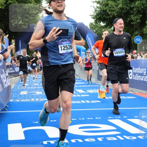 29.06.2025 - hella hamburg halbmarathon Strokosch-Dieckow http://msf.ph/oto/8517534 29.06.2025 10:55:21 Ziel 1130, 2252, 2771, 4189, 4951, 5287, 5319, 5643, 6591, 6723, 6891, 6938, 8487, 10263, 11184, 12526, 13234, 13236, 13470, 16213, 16521, 16609, 16985, 17603, 17940, 18290, 18380, 18531 meine-sportfotos.de