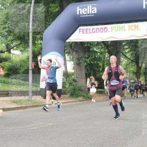 29.06.2025 - hella hamburg halbmarathon KatJ http://msf.ph/oto/8517562 29.06.2025 10:48:09 Zwischen KM18-KM19 1264, 7049, 8721 meine-sportfotos.de