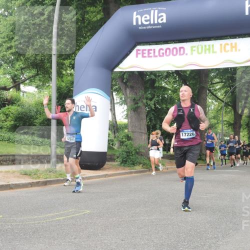 29.06.2025 - hella hamburg halbmarathon KatJ http://msf.ph/oto/8517575 29.06.2025 10:48:09 Zwischen KM18-KM19 1264, 7049, 8721 meine-sportfotos.de
