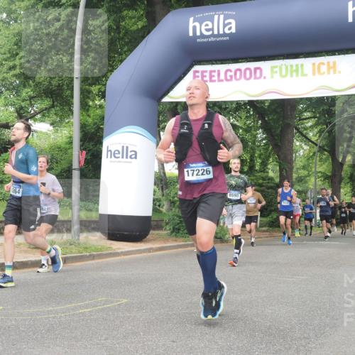29.06.2025 - hella hamburg halbmarathon KatJ http://msf.ph/oto/8517610 29.06.2025 10:48:09 Zwischen KM18-KM19 1264, 7049, 8721 meine-sportfotos.de