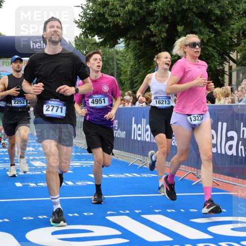 29.06.2025 - hella hamburg halbmarathon Strokosch-Dieckow http://msf.ph/oto/8517621 29.06.2025 10:55:26 Ziel 1130, 2252, 2771, 4189, 4951, 5287, 5319, 6591, 6938, 8487, 8573, 11554, 12526, 12544, 12584, 13234, 13236, 13267, 14036, 14592, 16213, 16334, 16609, 16985, 17603, 17940, 18290 meine-sportfotos.de