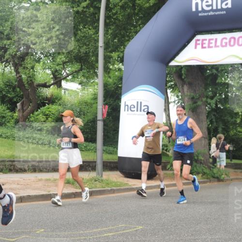 29.06.2025 - hella hamburg halbmarathon KatJ http://msf.ph/oto/8517655 29.06.2025 10:48:12 Zwischen KM18-KM19 1264, 8590, 8721 meine-sportfotos.de