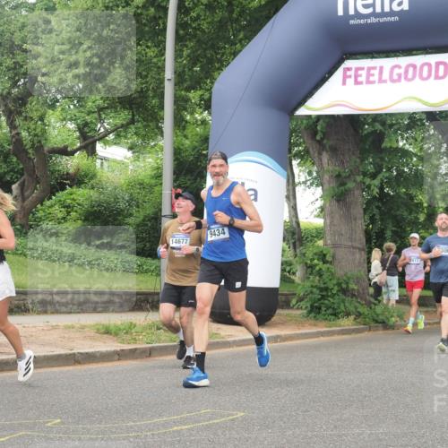 29.06.2025 - hella hamburg halbmarathon KatJ http://msf.ph/oto/8517691 29.06.2025 10:48:13 Zwischen KM18-KM19 1264, 8590, 8721 meine-sportfotos.de