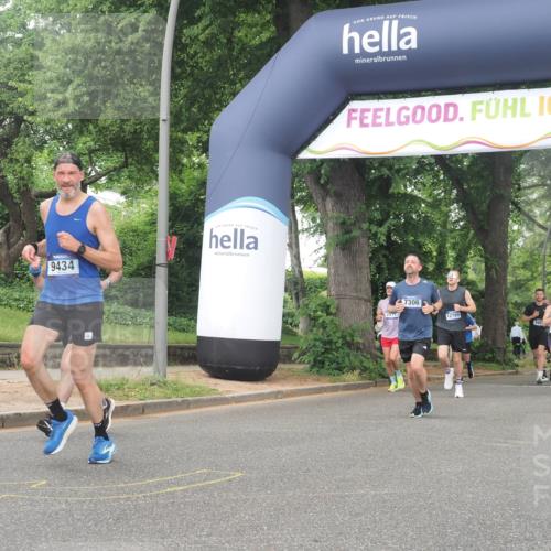 29.06.2025 - hella hamburg halbmarathon KatJ http://msf.ph/oto/8517699 29.06.2025 10:48:13 Zwischen KM18-KM19 1264, 8590, 8721 meine-sportfotos.de