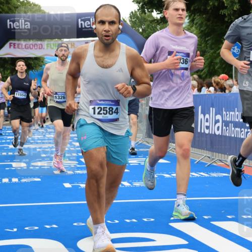 29.06.2025 - hella hamburg halbmarathon Strokosch-Dieckow http://msf.ph/oto/8517753 29.06.2025 10:55:31 Ziel 1120, 1130, 2252, 2771, 2955, 2982, 3037, 4951, 5319, 6591, 6938, 8573, 11039, 11554, 11568, 12196, 12515, 12544, 12584, 13234, 13267, 14036, 14592, 15896, 16110, 16213, 16334, 16609, 17603, 17615, 18064 meine-sportfotos.de