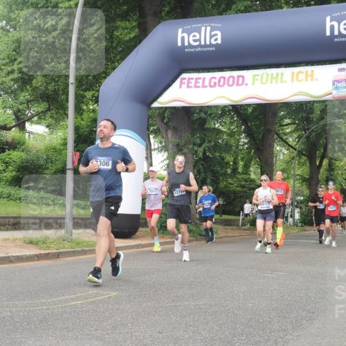 29.06.2025 - hella hamburg halbmarathon KatJ http://msf.ph/oto/8517767 29.06.2025 10:48:15 Zwischen KM18-KM19 2911, 5870, 7306, 8590, 8721 meine-sportfotos.de