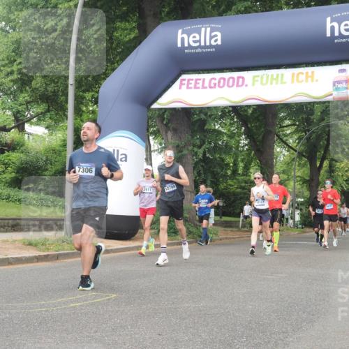 29.06.2025 - hella hamburg halbmarathon KatJ http://msf.ph/oto/8517770 29.06.2025 10:48:15 Zwischen KM18-KM19 2911, 5870, 7306, 8590, 8721 meine-sportfotos.de