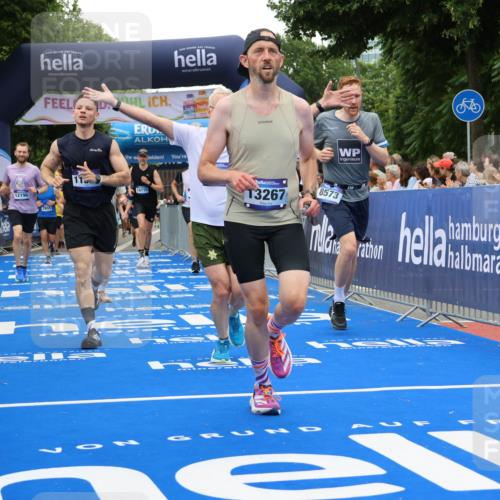 29.06.2025 - hella hamburg halbmarathon Strokosch-Dieckow http://msf.ph/oto/8517775 29.06.2025 10:55:32 Ziel 1120, 2252, 2771, 2955, 2982, 3037, 4897, 4951, 5319, 6591, 8573, 11039, 11554, 11568, 12196, 12515, 12544, 12584, 13234, 13267, 14036, 14592, 15896, 16110, 16213, 16334, 16609, 17615, 18064 meine-sportfotos.de