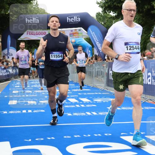 29.06.2025 - hella hamburg halbmarathon Strokosch-Dieckow http://msf.ph/oto/8517797 29.06.2025 10:55:32 Ziel 1120, 2252, 2771, 2955, 2982, 3037, 4897, 4951, 5319, 6591, 8573, 11039, 11554, 11568, 12196, 12515, 12544, 12584, 13234, 13267, 14036, 14592, 15896, 16110, 16213, 16334, 16609, 17615, 18064 meine-sportfotos.de