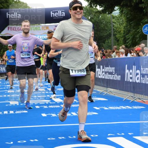 29.06.2025 - hella hamburg halbmarathon Strokosch-Dieckow http://msf.ph/oto/8517839 29.06.2025 10:55:34 Ziel 1120, 1143, 1834, 2955, 2982, 3037, 4897, 5319, 6591, 8255, 8573, 8618, 10212, 11039, 11554, 11568, 12196, 12515, 12544, 12584, 13267, 14036, 14592, 14909, 15896, 16110, 16334, 16609, 17615, 18064 meine-sportfotos.de