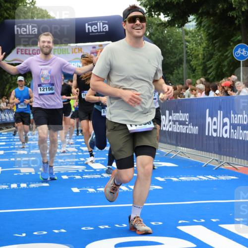 29.06.2025 - hella hamburg halbmarathon Strokosch-Dieckow http://msf.ph/oto/8517844 29.06.2025 10:55:34 Ziel 1120, 1143, 1834, 2955, 2982, 3037, 4897, 5319, 6591, 8255, 8573, 8618, 10212, 11039, 11554, 11568, 12196, 12515, 12544, 12584, 13267, 14036, 14592, 14909, 15896, 16110, 16334, 16609, 17615, 18064 meine-sportfotos.de