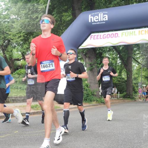 29.06.2025 - hella hamburg halbmarathon KatJ http://msf.ph/oto/8517916 29.06.2025 10:48:19 Zwischen KM18-KM19 2911, 5613, 5870, 7306, 8177 meine-sportfotos.de