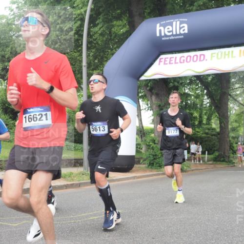 29.06.2025 - hella hamburg halbmarathon KatJ http://msf.ph/oto/8517927 29.06.2025 10:48:19 Zwischen KM18-KM19 2911, 5613, 5870, 7306, 8177 meine-sportfotos.de