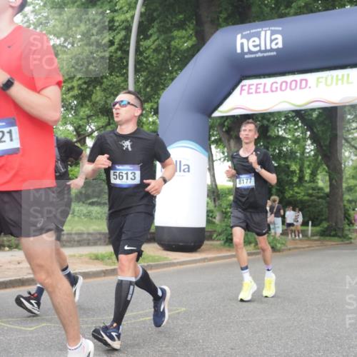 29.06.2025 - hella hamburg halbmarathon KatJ http://msf.ph/oto/8517931 29.06.2025 10:48:19 Zwischen KM18-KM19 2911, 5613, 5870, 7306, 8177 meine-sportfotos.de