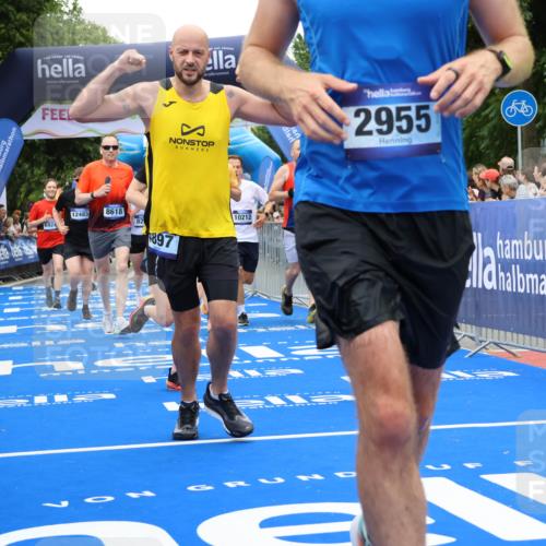 29.06.2025 - hella hamburg halbmarathon Strokosch-Dieckow http://msf.ph/oto/8517968 29.06.2025 10:55:39 Ziel 1120, 1143, 1834, 2955, 2982, 3037, 4897, 5021, 6569, 6924, 7221, 8255, 8573, 8618, 10212, 11039, 11554, 11568, 12196, 12483, 12515, 12544, 12858, 14365, 14909, 15896, 16110, 17615, 18064, 18190 meine-sportfotos.de