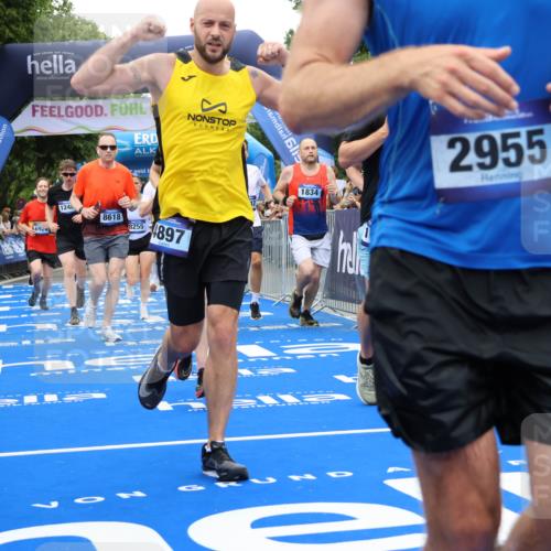 29.06.2025 - hella hamburg halbmarathon Strokosch-Dieckow http://msf.ph/oto/8517990 29.06.2025 10:55:39 Ziel 1120, 1143, 1834, 2955, 2982, 3037, 4897, 5021, 6569, 6924, 7221, 8255, 8573, 8618, 10212, 11039, 11554, 11568, 12196, 12483, 12515, 12544, 12858, 14365, 14909, 15896, 16110, 17615, 18064, 18190 meine-sportfotos.de