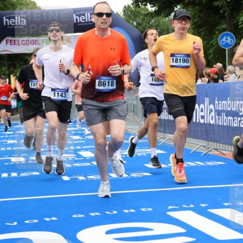 29.06.2025 - hella hamburg halbmarathon Strokosch-Dieckow http://msf.ph/oto/8518036 29.06.2025 10:55:41 Ziel 1120, 1143, 1834, 2955, 2982, 3037, 4897, 5021, 6569, 6924, 7221, 8255, 8618, 10212, 11039, 11568, 12196, 12483, 12515, 12858, 13474, 14365, 14909, 15896, 16110, 16401, 16434, 16786, 17615, 18064, 18125, 18190, 19047 meine-sportfotos.de