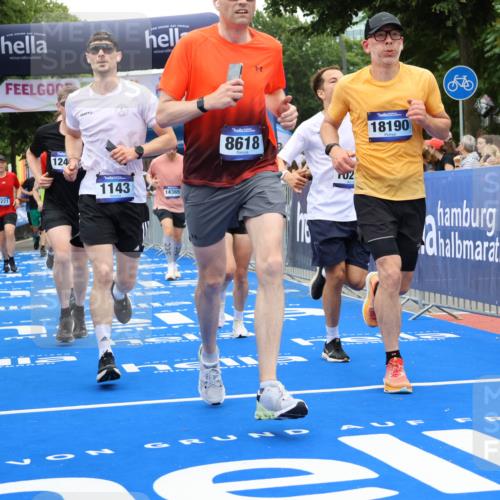 29.06.2025 - hella hamburg halbmarathon Strokosch-Dieckow http://msf.ph/oto/8518048 29.06.2025 10:55:41 Ziel 1120, 1143, 1834, 2955, 2982, 3037, 4897, 5021, 6569, 6924, 7221, 8255, 8618, 10212, 11039, 11568, 12196, 12483, 12515, 12858, 13474, 14365, 14909, 15896, 16110, 16401, 16434, 16786, 17615, 18064, 18125, 18190, 19047 meine-sportfotos.de
