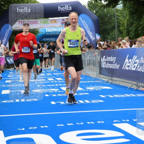 29.06.2025 - hella hamburg halbmarathon Strokosch-Dieckow http://msf.ph/oto/8518093 29.06.2025 10:55:44 Ziel 1120, 1143, 1179, 1834, 2612, 2955, 3256, 3668, 4897, 5021, 6569, 6924, 7221, 7976, 8255, 8618, 10212, 11039, 12483, 12515, 12858, 13474, 14365, 14909, 15896, 16401, 16434, 16786, 18064, 18125, 18190, 18867, 19047 meine-sportfotos.de