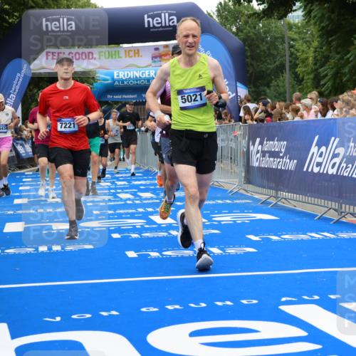 29.06.2025 - hella hamburg halbmarathon Strokosch-Dieckow http://msf.ph/oto/8518103 29.06.2025 10:55:45 Ziel 1120, 1143, 1179, 1834, 2612, 2955, 3256, 3668, 4772, 4897, 5021, 6569, 6924, 7221, 7976, 8255, 8618, 10212, 11039, 12483, 12858, 13474, 14365, 14909, 15896, 16401, 16434, 16786, 18064, 18125, 18190, 18867, 19047 meine-sportfotos.de