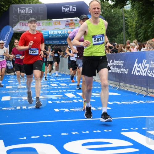 29.06.2025 - hella hamburg halbmarathon Strokosch-Dieckow http://msf.ph/oto/8518127 29.06.2025 10:55:45 Ziel 1120, 1143, 1179, 1834, 2612, 2955, 3256, 3668, 4772, 4897, 5021, 6569, 6924, 7221, 7976, 8255, 8618, 10212, 11039, 12483, 12858, 13474, 14365, 14909, 15896, 16401, 16434, 16786, 18064, 18125, 18190, 18867, 19047 meine-sportfotos.de