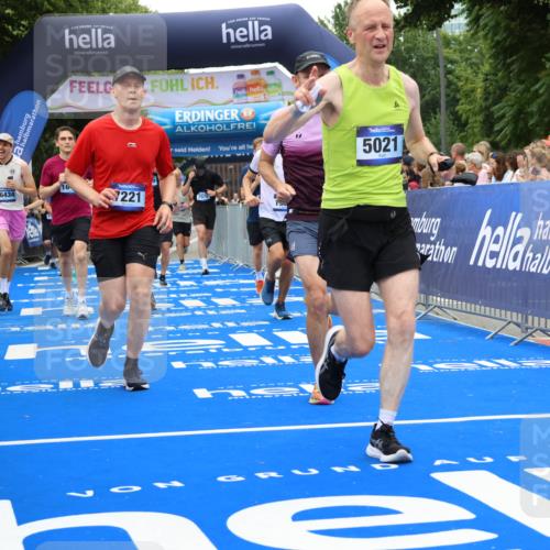 29.06.2025 - hella hamburg halbmarathon Strokosch-Dieckow http://msf.ph/oto/8518145 29.06.2025 10:55:45 Ziel 1120, 1143, 1179, 1834, 2612, 2955, 3256, 3668, 4772, 4897, 5021, 6569, 6924, 7221, 7976, 8255, 8618, 10212, 11039, 12483, 12858, 13474, 14365, 14909, 15896, 16401, 16434, 16786, 18064, 18125, 18190, 18867, 19047 meine-sportfotos.de