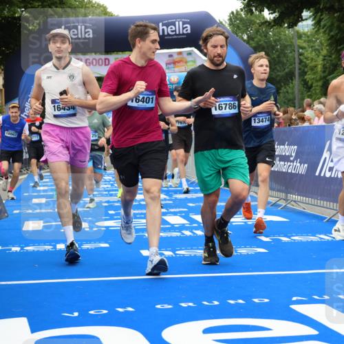 29.06.2025 - hella hamburg halbmarathon Strokosch-Dieckow http://msf.ph/oto/8518186 29.06.2025 10:55:47 Ziel 1143, 1179, 1834, 2612, 3256, 3668, 4772, 5021, 6569, 6924, 7221, 7976, 8255, 8618, 8968, 9246, 10212, 12483, 12858, 13474, 14365, 14909, 16401, 16434, 16786, 18125, 18190, 18867, 19047 meine-sportfotos.de