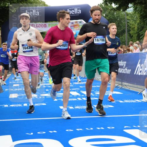 29.06.2025 - hella hamburg halbmarathon Strokosch-Dieckow http://msf.ph/oto/8518192 29.06.2025 10:55:47 Ziel 1143, 1179, 1834, 2612, 3256, 3668, 4772, 5021, 6569, 6924, 7221, 7976, 8255, 8618, 8968, 9246, 10212, 12483, 12858, 13474, 14365, 14909, 16401, 16434, 16786, 18125, 18190, 18867, 19047 meine-sportfotos.de