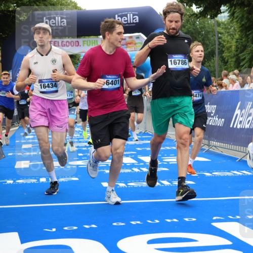 29.06.2025 - hella hamburg halbmarathon Strokosch-Dieckow http://msf.ph/oto/8518196 29.06.2025 10:55:47 Ziel 1143, 1179, 1834, 2612, 3256, 3668, 4772, 5021, 6569, 6924, 7221, 7976, 8255, 8618, 8968, 9246, 10212, 12483, 12858, 13474, 14365, 14909, 16401, 16434, 16786, 18125, 18190, 18867, 19047 meine-sportfotos.de