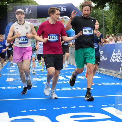 29.06.2025 - hella hamburg halbmarathon Strokosch-Dieckow http://msf.ph/oto/8518204 29.06.2025 10:55:48 Ziel 1179, 1834, 2612, 3256, 3668, 4772, 5021, 6569, 6924, 7147, 7221, 7976, 8255, 8968, 9246, 10084, 10212, 12483, 12858, 13474, 14365, 15884, 16401, 16434, 16786, 18125, 18190, 18867, 19047 meine-sportfotos.de