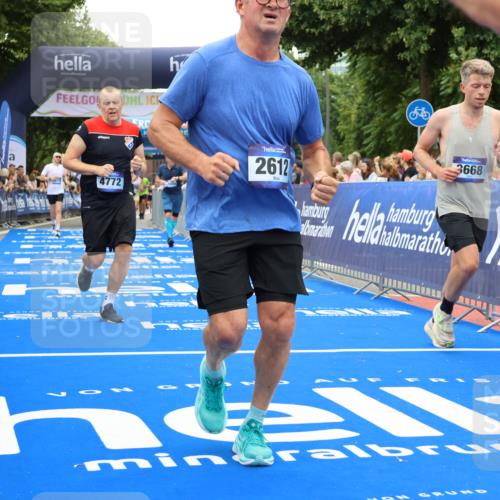 29.06.2025 - hella hamburg halbmarathon Strokosch-Dieckow http://msf.ph/oto/8518257 29.06.2025 10:55:51 Ziel 1179, 2612, 3256, 3668, 4772, 5021, 6569, 7147, 7221, 7976, 8968, 9246, 10084, 12858, 13474, 14365, 14867, 15184, 15868, 15884, 16401, 16434, 16786, 18125, 18867, 19047 meine-sportfotos.de