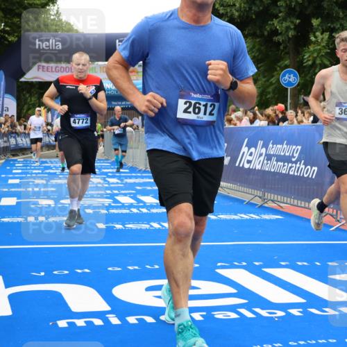 29.06.2025 - hella hamburg halbmarathon Strokosch-Dieckow http://msf.ph/oto/8518267 29.06.2025 10:55:51 Ziel 1179, 2612, 3256, 3668, 4772, 5021, 6569, 7147, 7221, 7976, 8968, 9246, 10084, 12858, 13474, 14365, 14867, 15184, 15868, 15884, 16401, 16434, 16786, 18125, 18867, 19047 meine-sportfotos.de