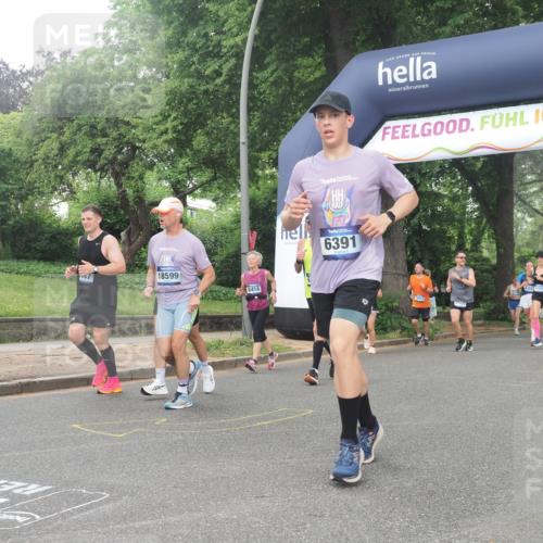 29.06.2025 - hella hamburg halbmarathon KatJ http://msf.ph/oto/8518270 29.06.2025 10:48:30 Zwischen KM18-KM19 1128, 2447, 2591, 6391, 6415, 8068 meine-sportfotos.de