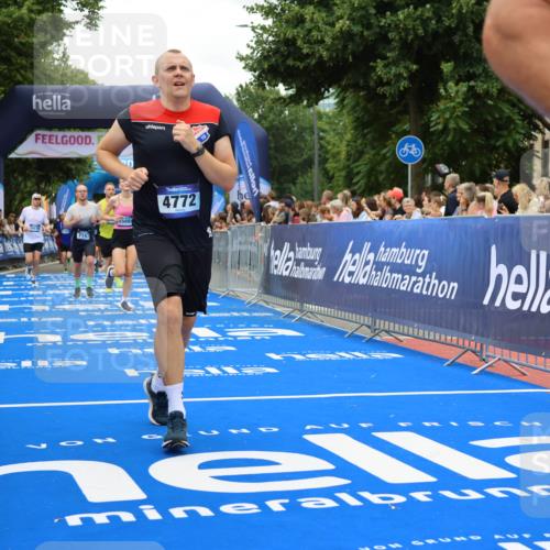 29.06.2025 - hella hamburg halbmarathon Strokosch-Dieckow http://msf.ph/oto/8518271 29.06.2025 10:55:52 Ziel 1179, 2612, 3256, 3668, 4772, 6569, 7147, 7221, 7976, 8968, 9246, 10084, 12858, 13474, 14867, 15184, 15868, 15884, 16176, 16401, 16434, 16786, 18125, 18867, 19047 meine-sportfotos.de
