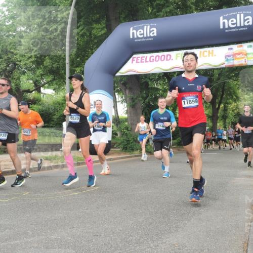 29.06.2025 - hella hamburg halbmarathon KatJ http://msf.ph/oto/8518363 29.06.2025 10:48:34 Zwischen KM18-KM19 1135, 1138, 2447, 6391, 6414, 6415, 8068, 8364 meine-sportfotos.de