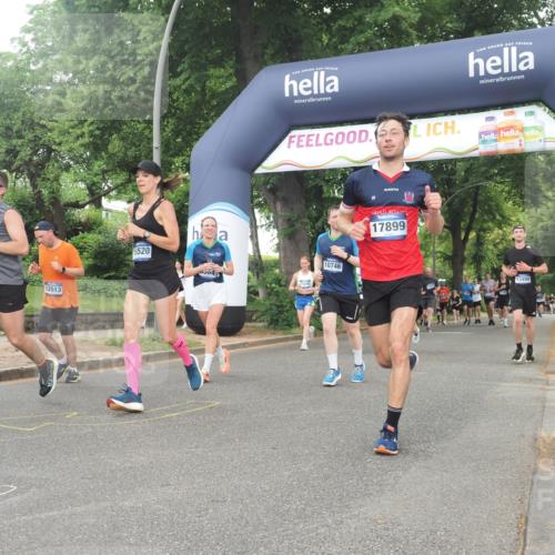 29.06.2025 - hella hamburg halbmarathon KatJ http://msf.ph/oto/8518369 29.06.2025 10:48:34 Zwischen KM18-KM19 1135, 1138, 2447, 6391, 6414, 6415, 8068, 8364 meine-sportfotos.de