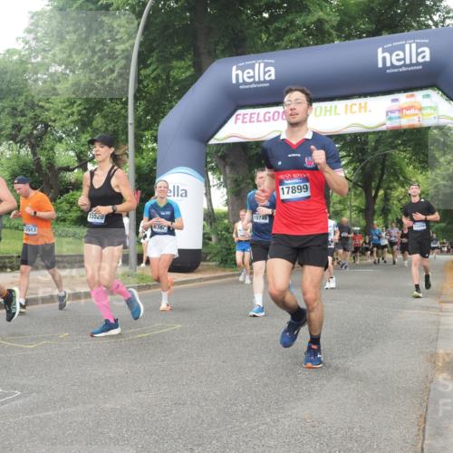 29.06.2025 - hella hamburg halbmarathon KatJ http://msf.ph/oto/8518374 29.06.2025 10:48:34 Zwischen KM18-KM19 1135, 1138, 2447, 6391, 6414, 6415, 8068, 8364 meine-sportfotos.de