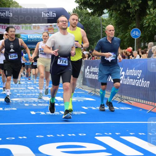 29.06.2025 - hella hamburg halbmarathon Strokosch-Dieckow http://msf.ph/oto/8518376 29.06.2025 10:55:56 Ziel 1179, 1180, 2612, 3042, 3058, 3256, 3668, 4772, 7147, 7976, 8968, 9246, 10084, 14867, 15184, 15868, 15884, 16176, 18212, 18867 meine-sportfotos.de